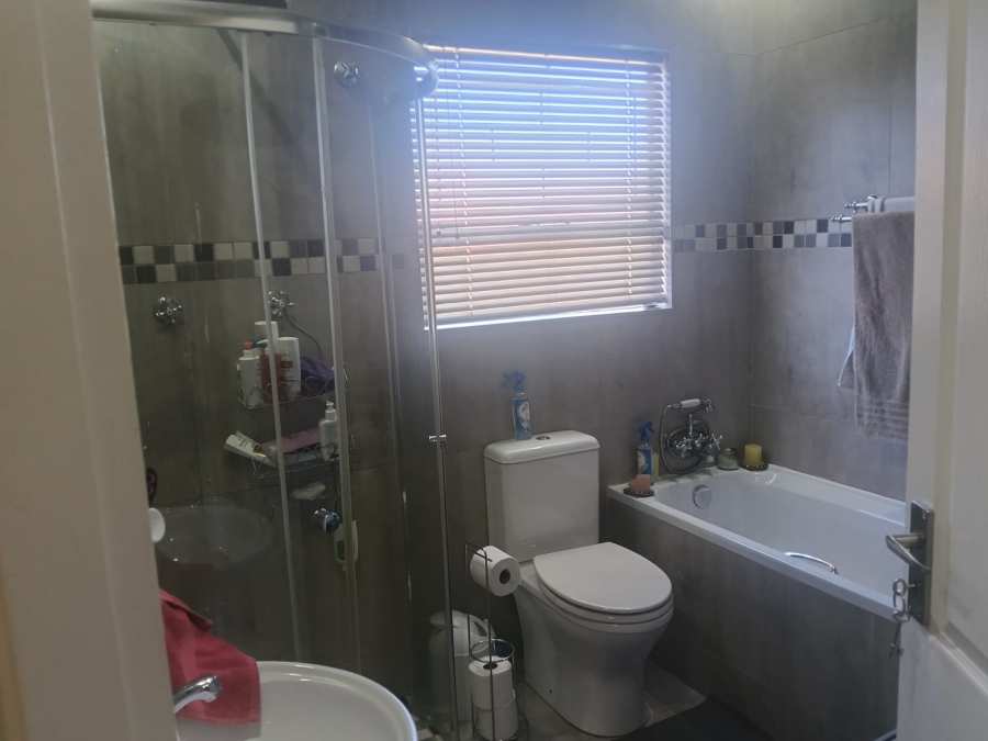 To Let 3 Bedroom Property for Rent in Langenhovenpark Free State
